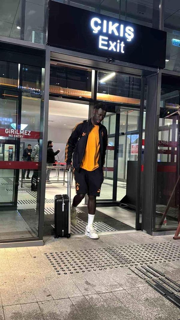 Galatasaray, Trabzonspor Maçı İçin Trabzon'a Uçtu