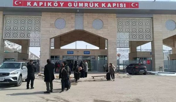 Türkiye-İran Sınırında Artan Hareketlilik: Savaşın Etkileri Kapıköy'de Görülüyor