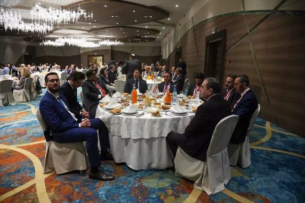 Cezayir'de Türk ve Cezayirli İş İnsanları Geleneksel İftar Programında Buluştu