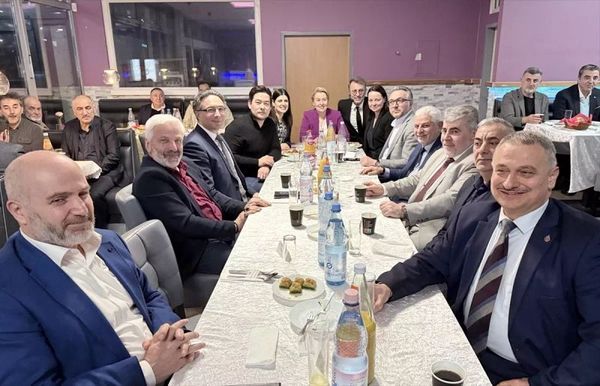 Berlin'de Aziziye Camisi Derneği İftar Programına Berlin Eyaleti Yetkilileri Katıldı