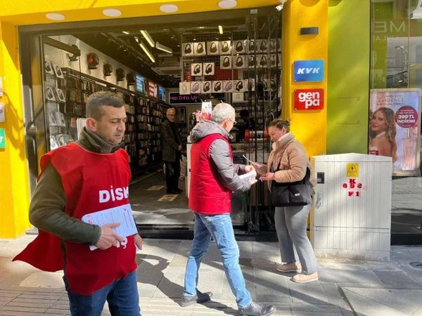 Karşıyaka Belediyesi İşçileri 7 Aydır Maaşlarını Alamıyor