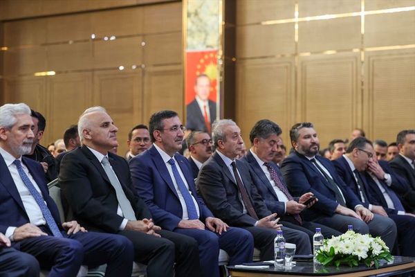 Cevdet Yılmaz: Savaş Döneminde Sağlam ve Kararlı Durmak Şart