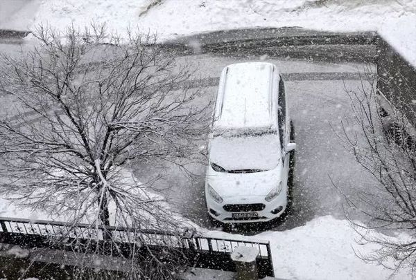 Bitlis'te Yoğun Kar Yağışı Hayatı Zorlaştırdı