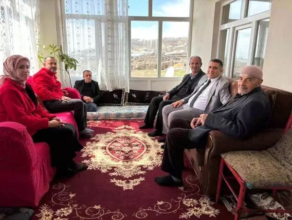 Kızılay Muradiye Şubesi Yaşlıları Bayramda Unutmadı