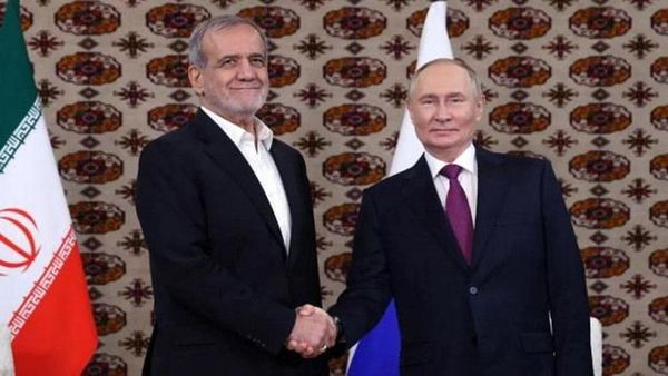 Putin ve Pezeşkiyan, İran'a Yönelik Saldırıları Görüştü