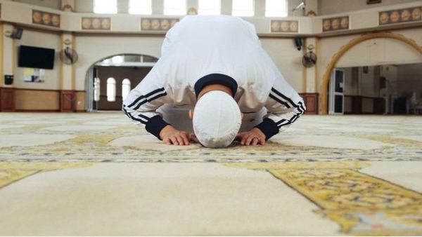 Kadir Gecesi Namazı Nasıl Kılınır? 2 Rekat Kadir Gecesi Namazı ve Tesbih Namazı Detayları