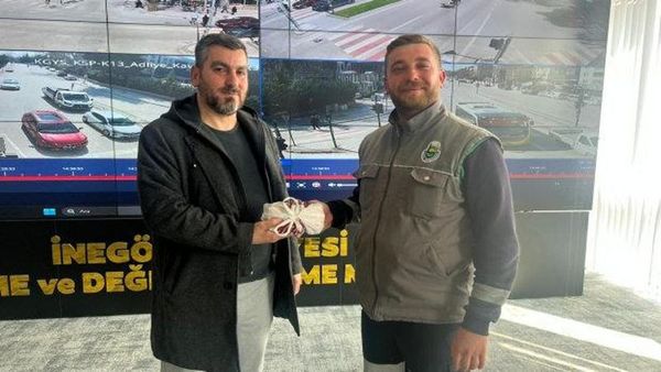 İnegöl’de 200 Bin TL Bulunan Çanta Sahiplerine Teslim Edildi