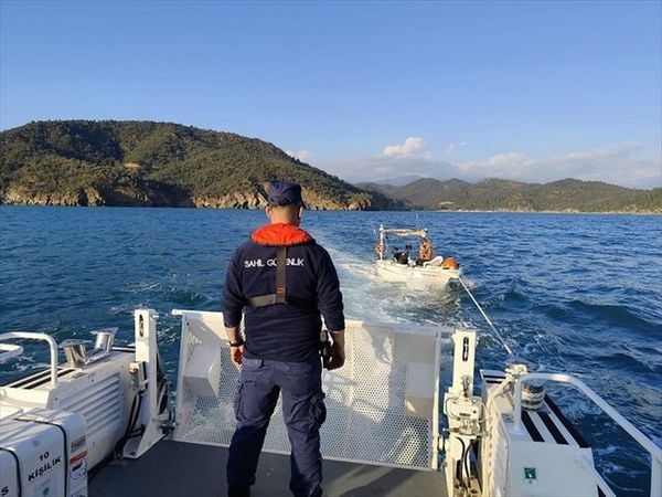 Fethiye Açıklarında Sürüklenen Tekne Sahil Güvenlik Tarafından Kurtarıldı