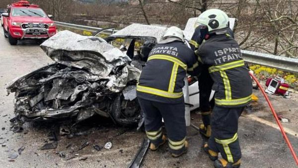 Isparta-Antalya Yolunda Feci Kaza: Nişanlı Çift Hayatını Kaybetti