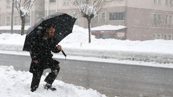 Meteoroloji Uyardı: Doğu'da Kar, Batı'da Fırtına Bekleniyor