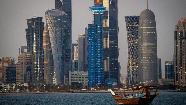 İran, Katar açıklarında petrol tankerine füze saldırısı düzenledi