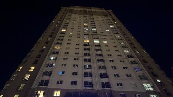 Esenyurt'ta 35 Katlı Binadan Düşen Yabancı Uyruklu Kadın Hayatını Kaybetti