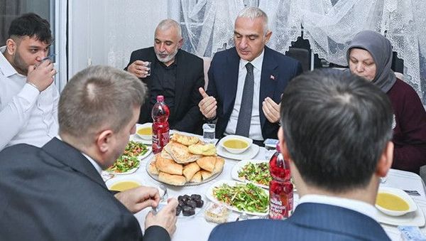 Bakan Ersoy Kırıkkale'de Vatandaşlarla İftar Sofrasında Buluştu