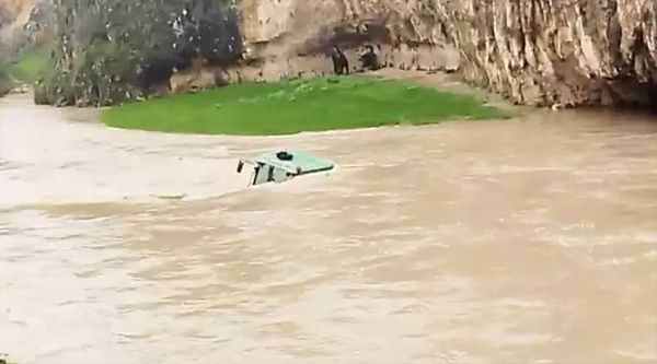 Adıyaman Besni'de Selden Mağaraya Sığınan 4 Kişi Kurtarıldı