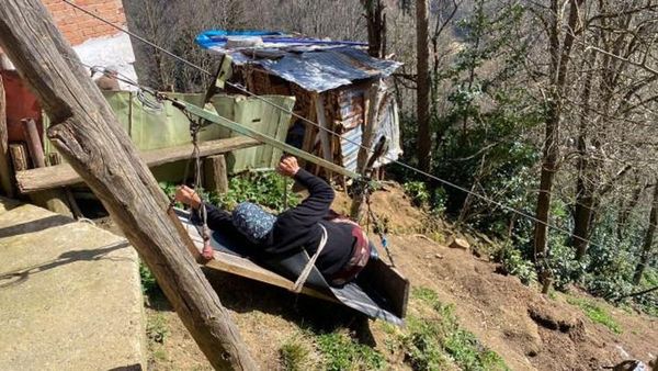 Rize'de 20 Yıldır Yol Olmayan Evine Teleferikle Ulaşıyor