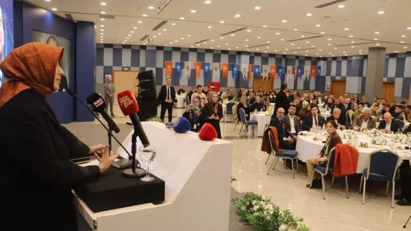 Özlem Zengin: Hukukun Evrensel Değeri Dünya Genelinde İhlal Ediliyor