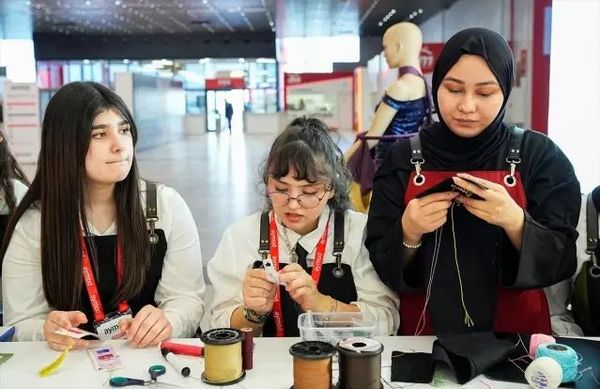 Zeytinburnu Öğrencileri AYMOD Fuarında Kültürel Mirası Modern Tasarımla Tanıtıyor