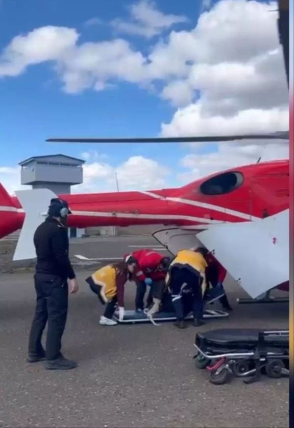 Yoğun Kar Nedeniyle Kapalı Yoldan Diyaliz Hastası Helikopterle Kurtarıldı