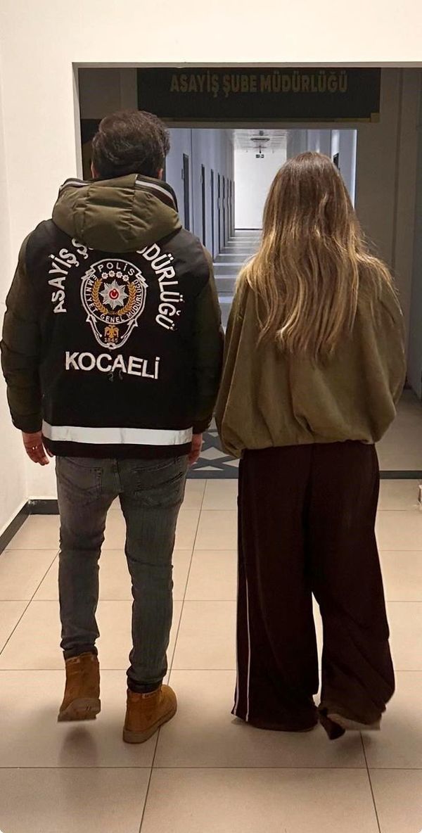 Kocaeli'de Sahte Kimlik Kullanan Kadın, 35 Yıl 9 Ay Hapis Cezasıyla Yakalandı