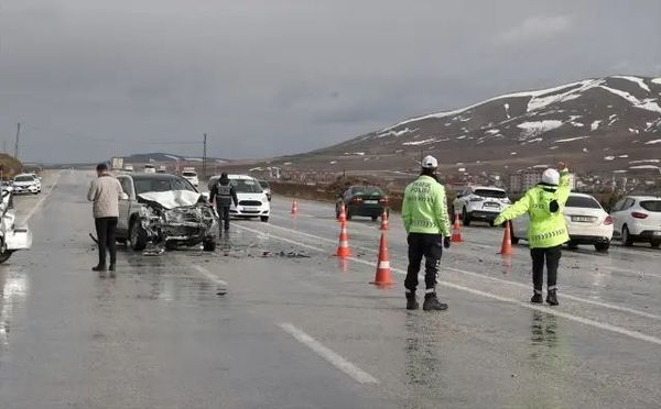 Sivas Yıldızeli’nde Zincirleme Kaza: 1 Ölü, 5 Yaralı