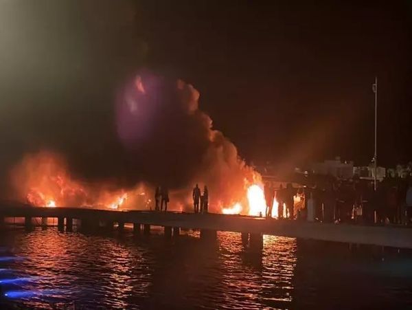 Bodrum Yalıkavak Marina'da 7 Motoryat Yangında Battı, Temizlik Çalışmaları Başladı