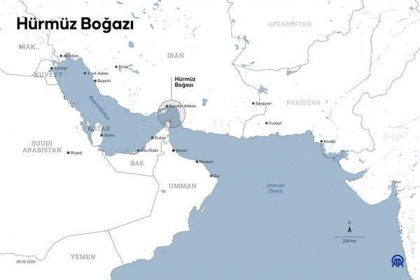 Trump, İran'ın Hürmüz Boğazı Hamlesine Karşı ABD Donanmasını Göreve Hazırladı